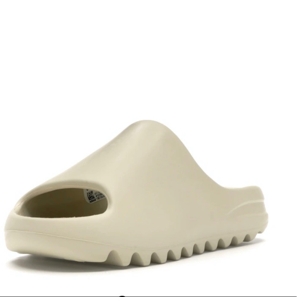 Yeezy Slides Bone Size 9